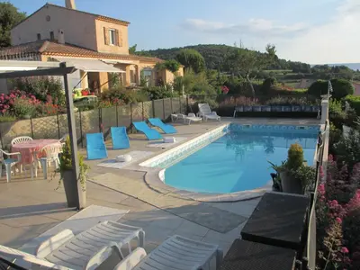 a swimming pool with chairs and a house at Appartement les Balcons d'Azur in Vernègues