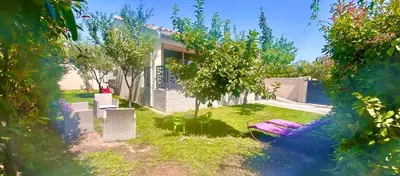 a yard with a purple bench in the grass at Évasion Ventoux, villa spacieuse et accessible PMR in Carpentras