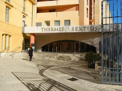 a person walking in front of a building at Apparemment hypercentre Aix-en-Provence in Aix-en-Provence