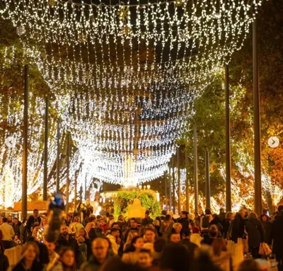 a crowd of people standing in front of a crowd of lights at T2 charmant avec mezzanine au cœur d'Aix in Aix-en-Provence