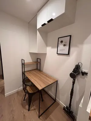 a small room with a table and a tripod at Charmant appartement aixois in Aix-en-Provence