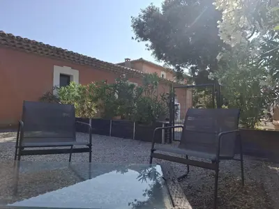 two black chairs sitting on top of a patio at Logement indépendant avec Jacuzi pour 4ou 5 personnes, 2 chambres in Aureille