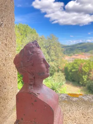 a statue of a bust sitting on a wall at Maison de famille en Provence in Rognes