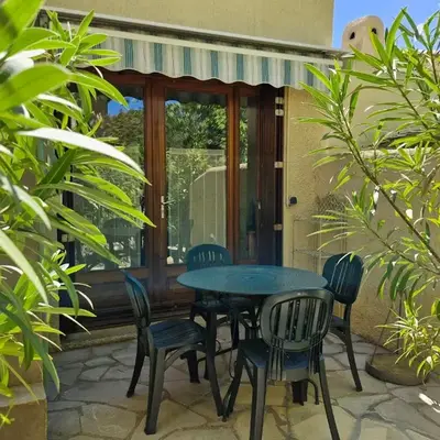 Maisonnette de charme dans domaine naturiste au pied du Mont Ventoux !