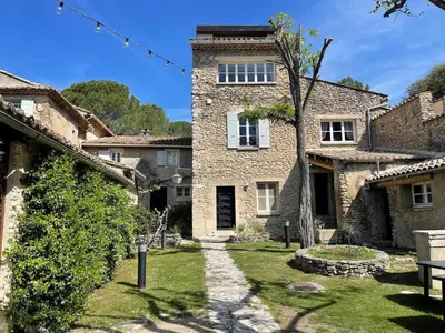 a large stone house with a yard in front of it at Gîte 33 ha Piscine Activités Vue in Saumane-de-Vaucluse