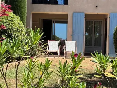 two chairs sitting in front of a house at Résidence Hôtel du Golf de Pont Royal - maeva Home - Appartement avec jardin 2 pièces 4 personnes - Prestige - super Home MAE-8891 in Mallemort