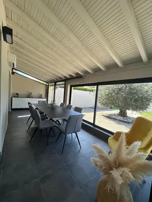 a dining room with a table and chairs at Villa confort avec piscine in Entraigues-sur-la-Sorgue