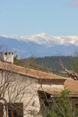 a roof of a house with mountains in the background at PROVENCE VAUCLUSE VELLERON Superbe maison avec piscine tout confort in Velleron