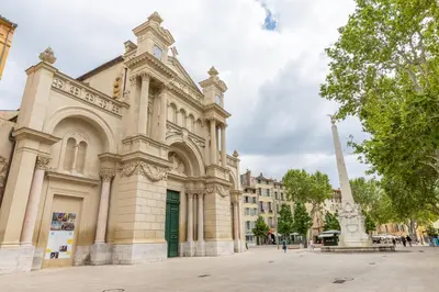 a large building with a monument in front of it at Le Cézanne - Studio Hypercentre - Wifi - Train station in Aix-en-Provence
