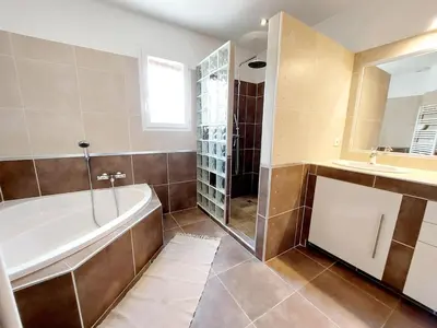 a bathroom with a tub and a shower and a sink at En Provence, Luberon, villa avec piscine à Maubec in Maubec