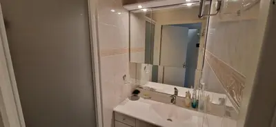 a bathroom with a sink and a shower with a mirror at Le Belvédère, Air Conditioning, Freepark 6p in Aix-en-Provence