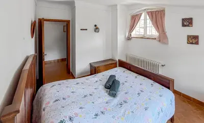 a bedroom with a bed and a window at Mon coeur de Provence in Banon
