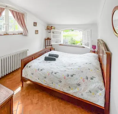 a bedroom with a bed and a window at Mon coeur de Provence in Banon