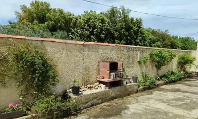 a concrete wall with a box on the side of it at Chambre indépendante avec SDB privative in Avignon