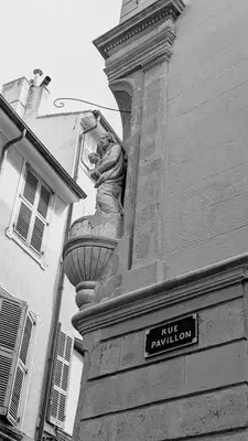 a statue of a man on the side of a building at Lovely Apartment with a Rooftop View in Aix in Aix-en-Provence