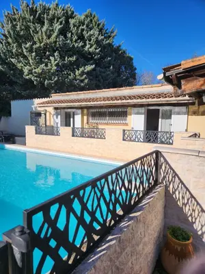 a villa with a swimming pool and a house at MAISON Terrasse PISCINE in Cavaillon