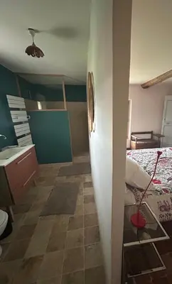 a room with a bedroom with a bed and a bathroom at Silence et Reconnexion in Mormoiron