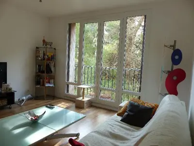 a living room with a couch and large windows at Agréable appartement Montfavet Avignon in Avignon