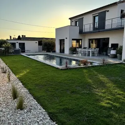 Villa moderne au coeur de la provence