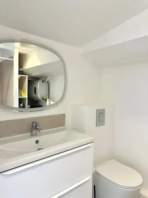 a bathroom with a white toilet and a mirror at Charmant T2 à deux pas du cours Mirabeau in Aix-en-Provence