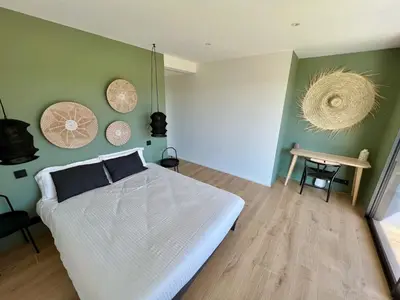 a bedroom with a white bed and a green wall at Villa Moderne 5 chambres - Aix-En-Provence - piscine in Le Tholonet