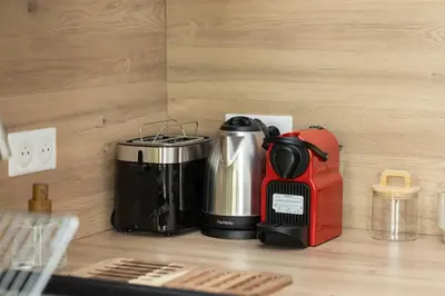 a coffeemaker and a coffee maker on a counter at Le Duplex des Ocres - 2 bedrooms - Air conditioning - WiFi in Apt