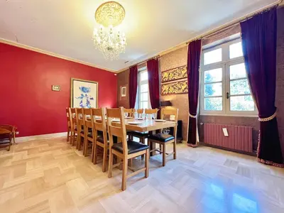 a dining room with red walls and a table and chairs at Bourgeois House - 16 personnes, Piscine, 6 chambres, 8 lits, 4 SDB, Centre-ville, CLIM in Salon-de-Provence