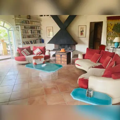 a living room with a couch and a fireplace at Bastide de Bénezet in Mérindol