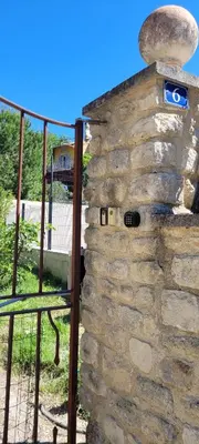 a stone wall with a gate in a yard at Appartement de la Villa Del Sol in Pierrevert