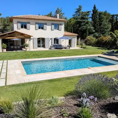 Villa haut de gamme avec piscine et grand jardin
