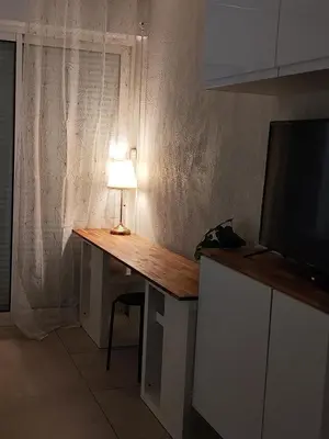 a desk with a lamp and a television in a room at Studio plein centre in Aix-en-Provence