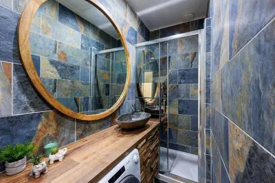 a bathroom with a sink and a mirror at Bali Dream I Hyper Centre Fountain Moussue in Salon-de-Provence
