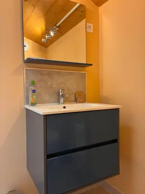 a bathroom with a sink and a mirror at Au doux paillis soleil couchant in Le Thor