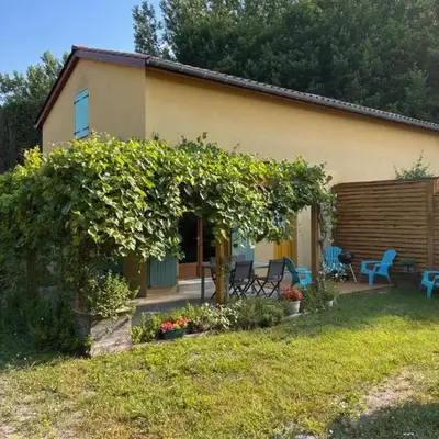 Au doux paillis soleil couchant