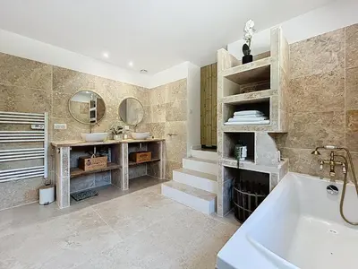 a bathroom with a tub and a sink and mirrors at Chambre Deluxe - vue jardin - située dans le triangle d'or du Luberon in Ménerbes