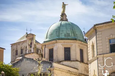 a church with a cross on top of a building at Le Romarin - Hypercentre Studio - Clim - WiFi in Apt