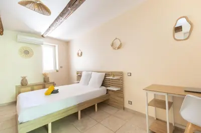 a bedroom with a white bed and a desk at Le Lavandin - 3 to 4 beds - Hypercentre - Wifi in Apt