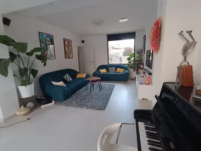 a living room with two blue couches and a piano at Ville au calme en Provence, piscine privée, spa jeux, proche Ventoux in Carpentras