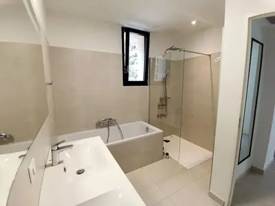 a bathroom with a tub and a sink and a shower at Ville au calme en Provence, piscine privée, spa jeux, proche Ventoux in Carpentras