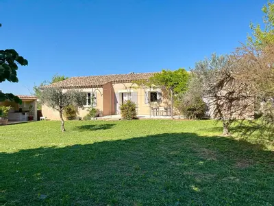 a house with a large lawn in front of it at Casa du Luberon in Maubec