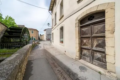 an empty street in an old building at le logis des roues in LʼIsle-sur-la-Sorgue