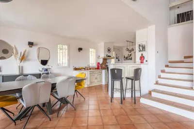 a kitchen and dining room with a table and chairs at Magnifique villa avec piscine à 2 pas du centre d'Aix in Aix-en-Provence