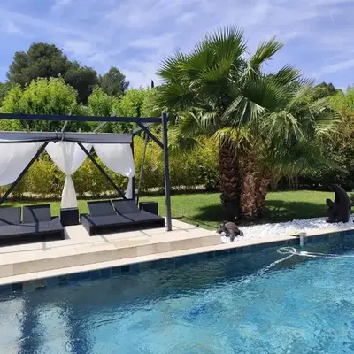 Chamarte villa piscine chauffées jardin clôturé Aix en Provence