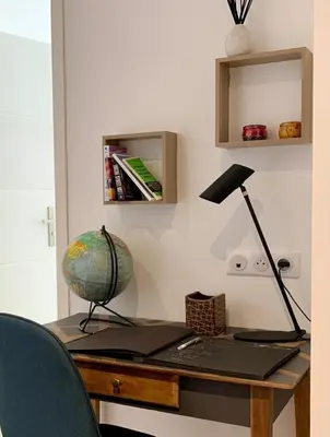 a desk with a lamp and a globe on it at Loft en Provence - Terrasse-Climatisation-Proche Golf et Luberon in Vernègues