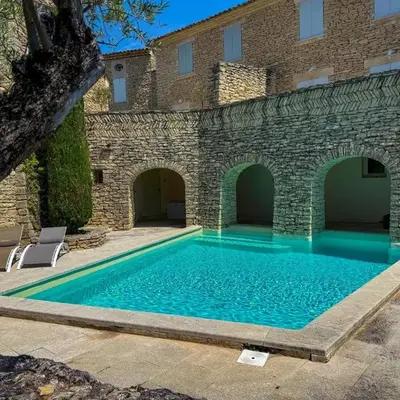 Villa de vacances à Gordes avec piscine partagée