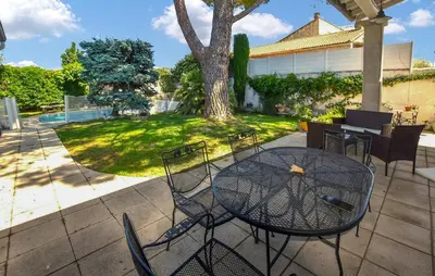 a table and chairs on a patio with a yard at Stunning Home In Morières-Lès-Avignon in Morières-lès-Avignon