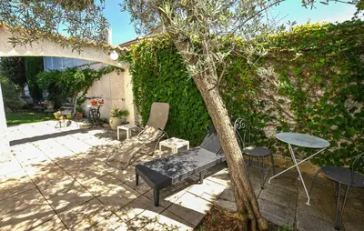 a patio with a bench and a table and a tree at Stunning Home In Morières-Lès-Avignon in Morières-lès-Avignon