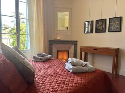 a bedroom with a bed with towels on it at La Suite Gregoire in Apt