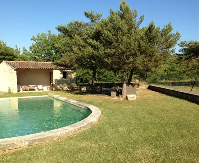 a backyard with a swimming pool in the grass at Maison typique provençale au calme absolu dans le triangle d or a Bonnieux in Bonnieux
