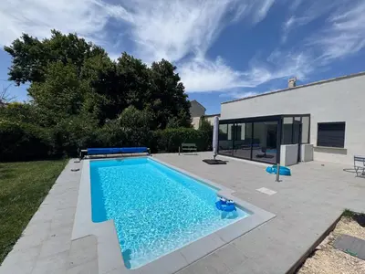 a swimming pool in the backyard of a house at Chez Simone, maison calme et indépendante, piscine in Cavaillon